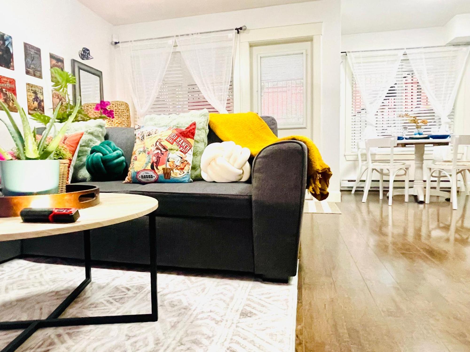 Langley Heights 2 Bedrooms Sweet Suite Лэнгли Экстерьер фото