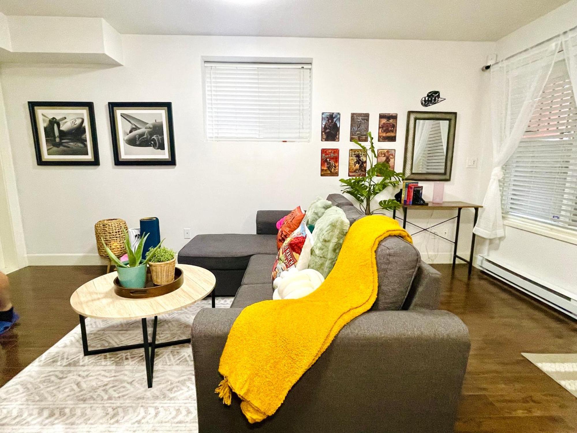 Langley Heights 2 Bedrooms Sweet Suite Лэнгли Экстерьер фото