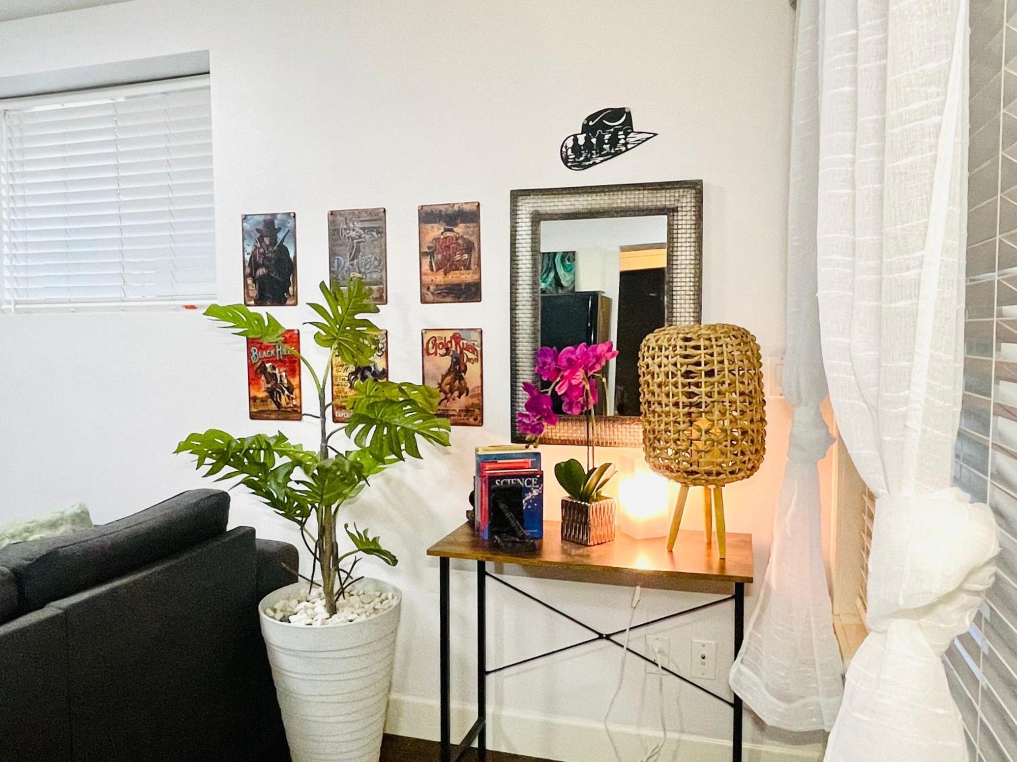 Langley Heights 2 Bedrooms Sweet Suite Лэнгли Экстерьер фото