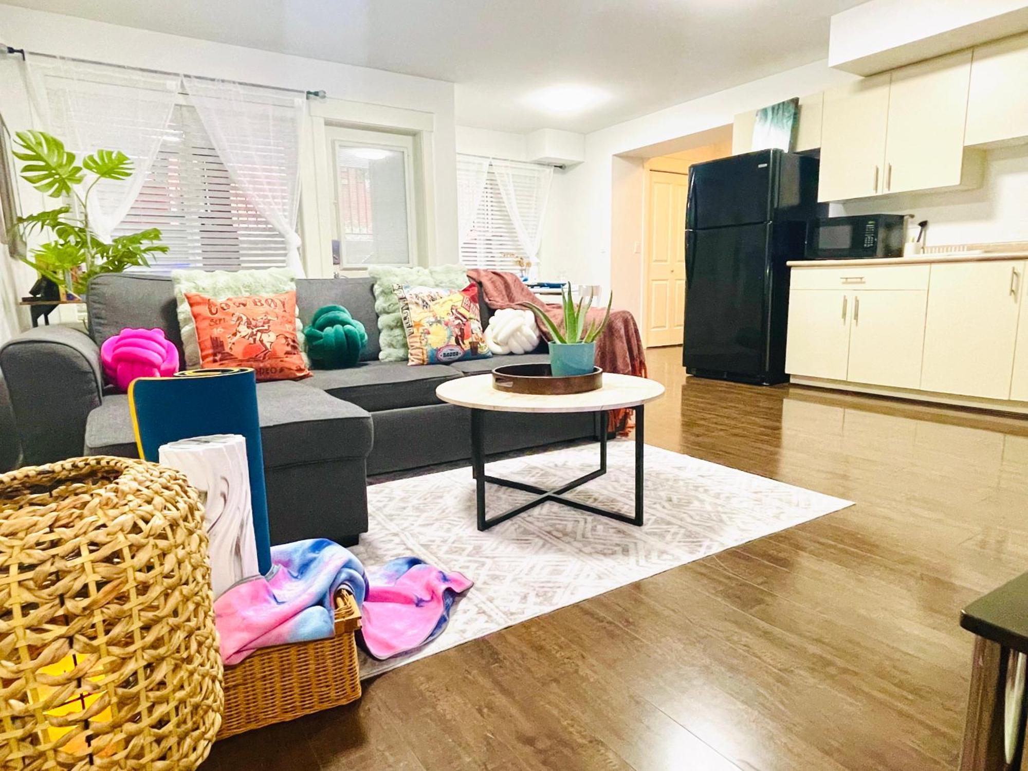 Langley Heights 2 Bedrooms Sweet Suite Лэнгли Экстерьер фото