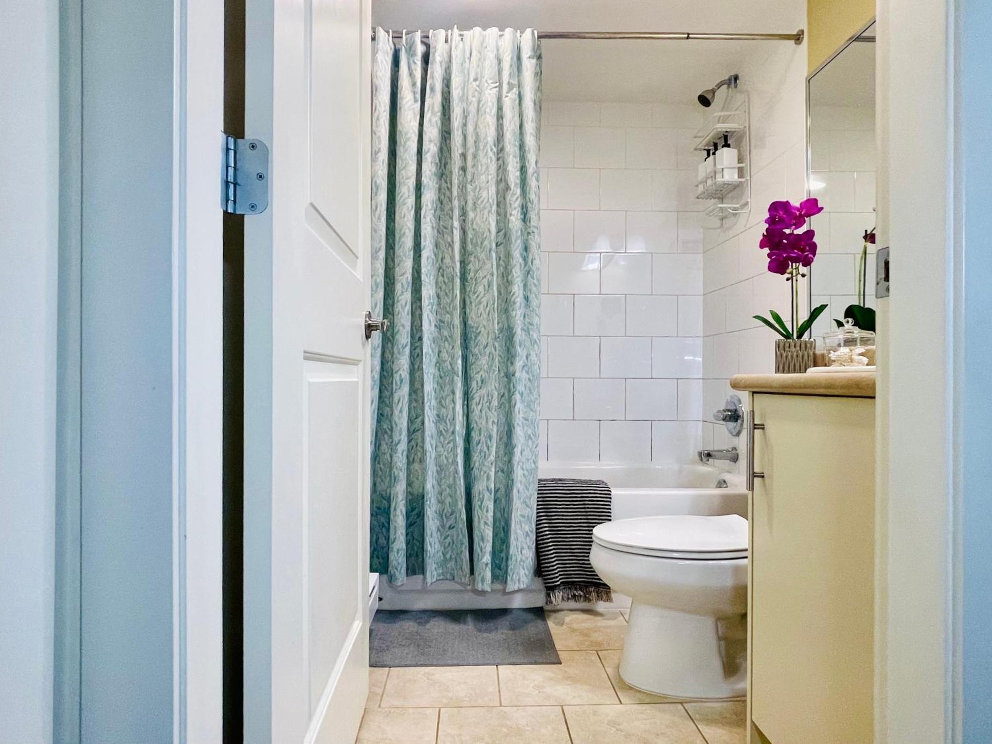 Langley Heights 2 Bedrooms Sweet Suite Лэнгли Экстерьер фото